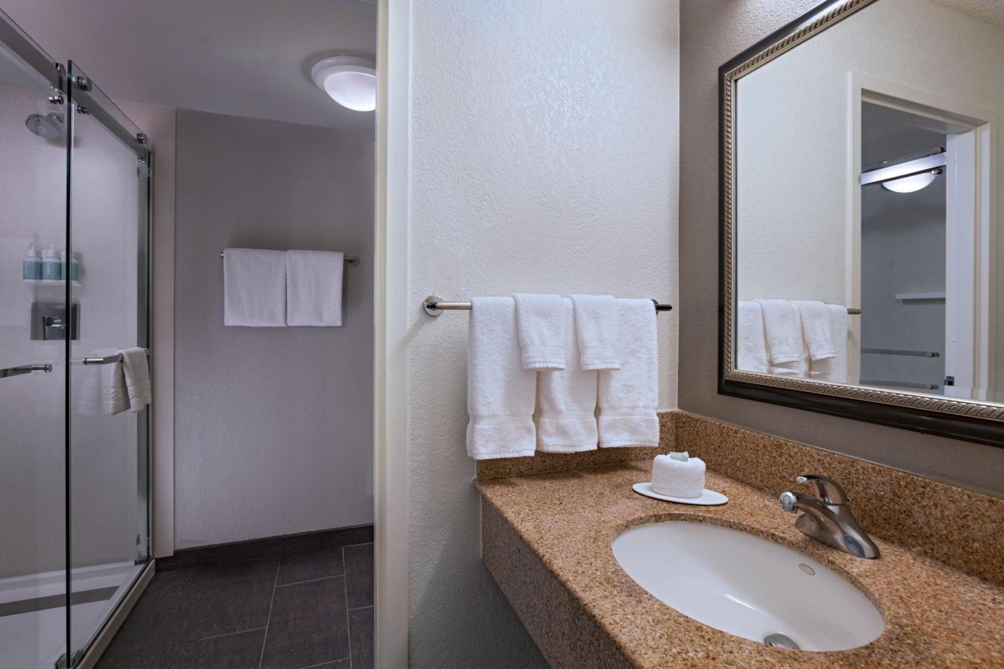 คอร์ตยาร์ด ดัลลัส อาร์ลิงตัน/เอนเทอร์เทนเมนต์ ดิสตริก Hotel ภายนอก รูปภาพ
